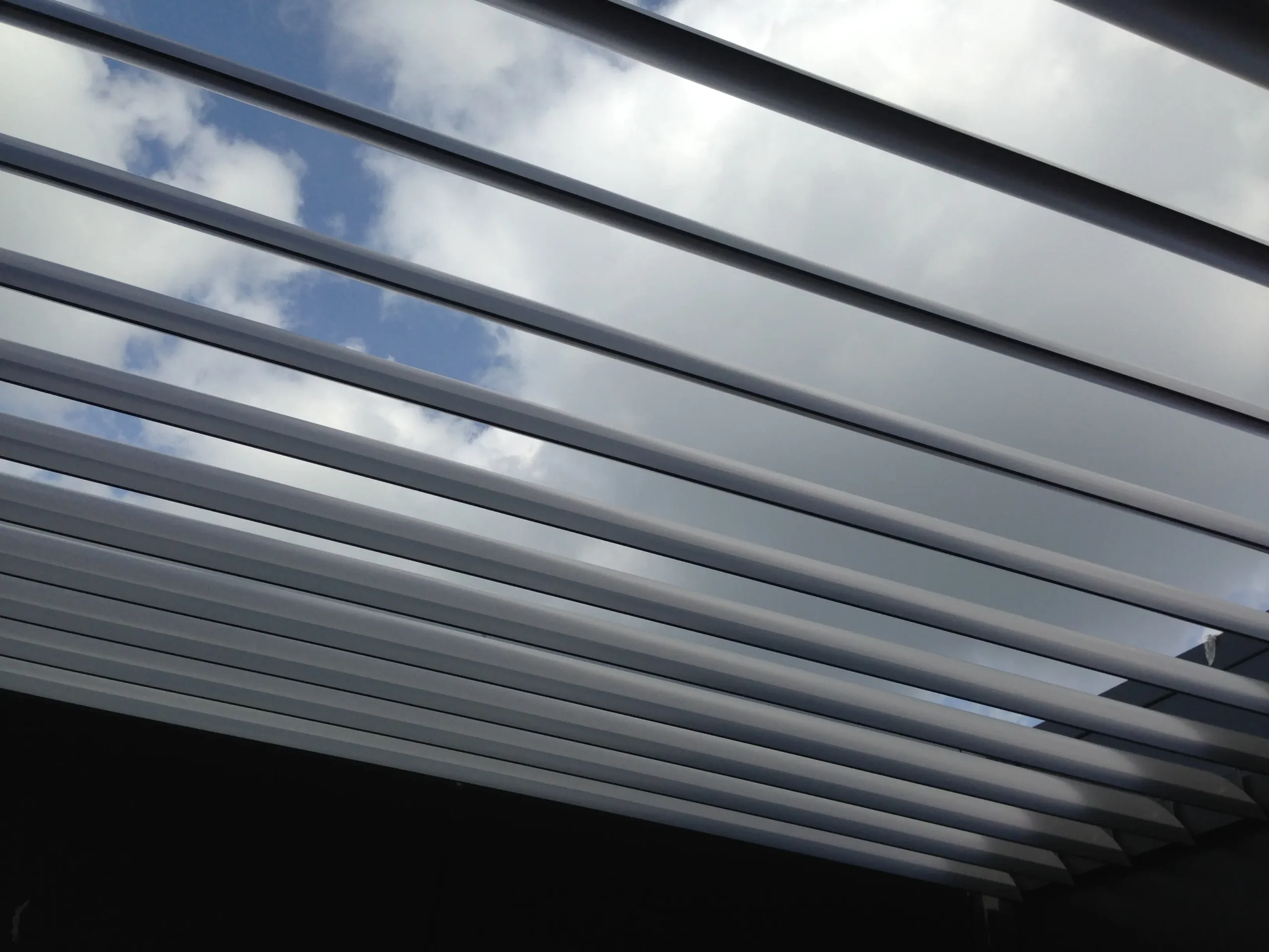 Bewegliche Terrassenüberdachung KNX Sonnenschutz mit Großlamellen